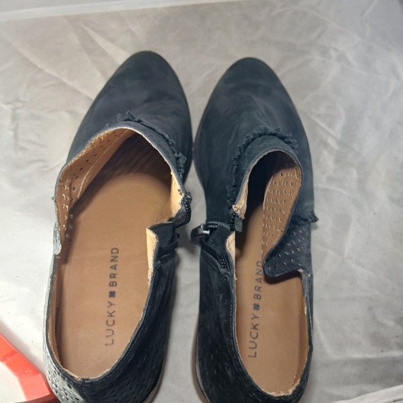 Lucky Brand Womens Black Leather Perforated Fringe Ankle Booties Size 9M LK-TUMY - Picture 8 of 11